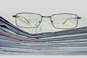 small_business_news_depicted_by_glasses_on_a_pile_of_newspapers_300_5191795_123rf.com